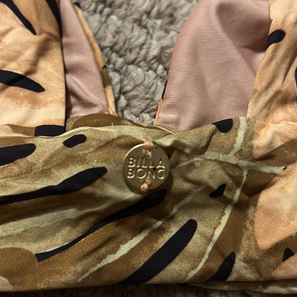 Billabong bikini top! Size small - Picture 3 of 3
